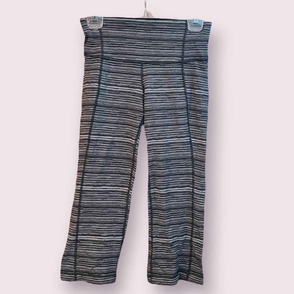 lululemon athletica gather and crow cropped grey and black leggings